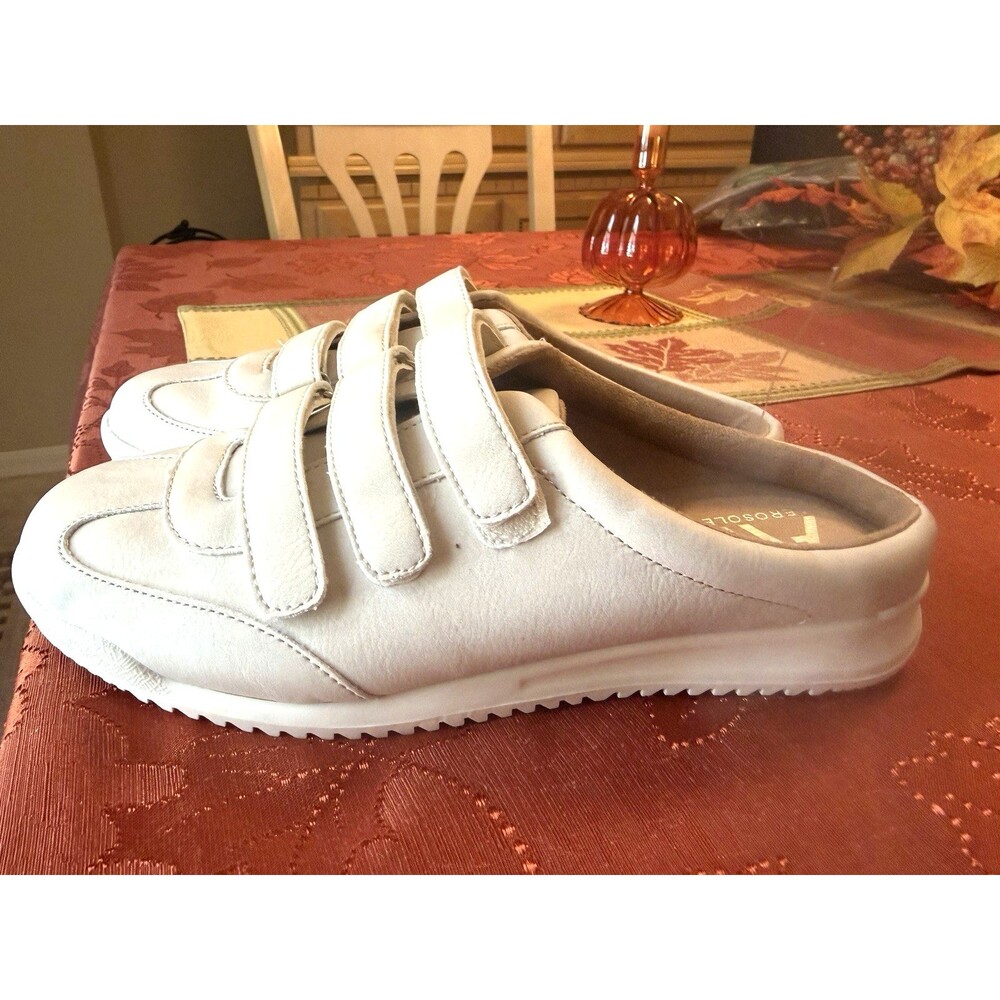 NEW Aerosoles Sz. 9 Women's Slip on Cream Sneaker Shoes Adjustable Straps Cream